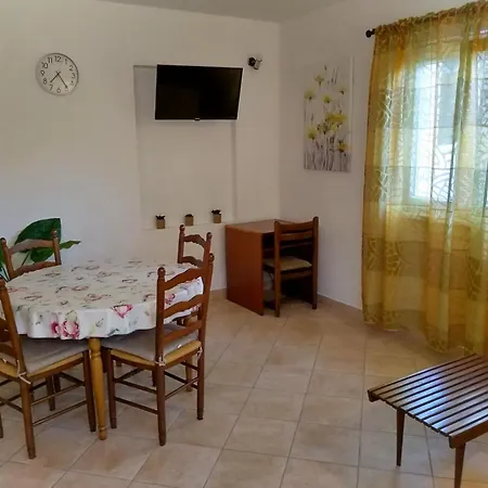 Apartment Erdgeschosswohnung Mit Parkplatz *