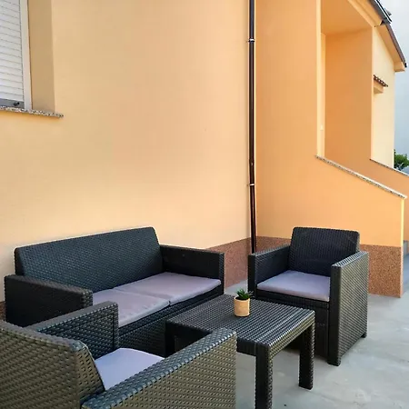 Erdgeschosswohnung Mit Parkplatz Apartment *